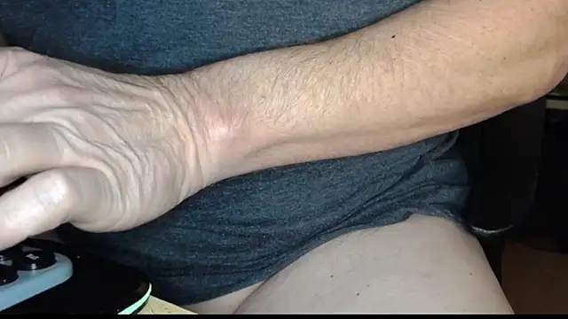 Snapshot of oldmann08 chatting on January 9, 2026, 8:43 pm oldmann08 online show from January 9, 2026, 8:43 pm