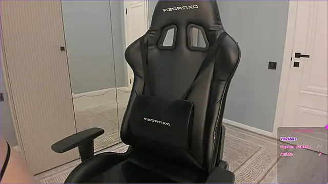 Snapshot of lovelymikky chatting on April 7, 2026, 3:40 am lovelymikky online show from April 7, 2026, 3:40 am