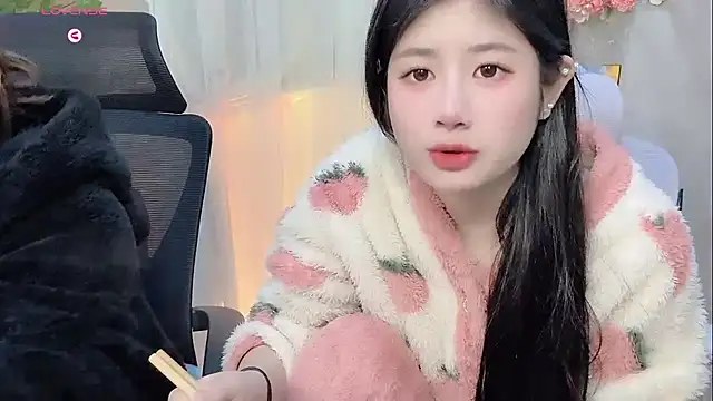 Yvonne-07 online show from December 22, 2025, 10:23 am