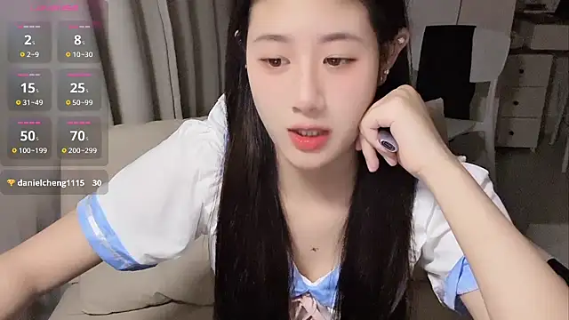 Yvonne-07 online show from May 17, 2026, 4:58 pm