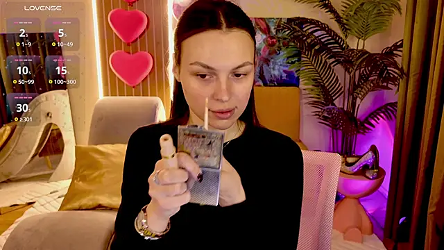 MaxinCarroll online show from April 13, 2026, 10:10 am