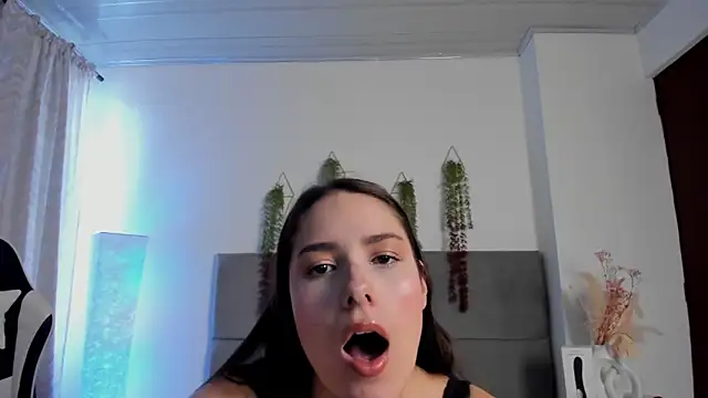 Snapshot of JulietaSnow chatting on May 11, 2026, 6:27 pm JulietaSnow online show from May 11, 2026, 6:27 pm