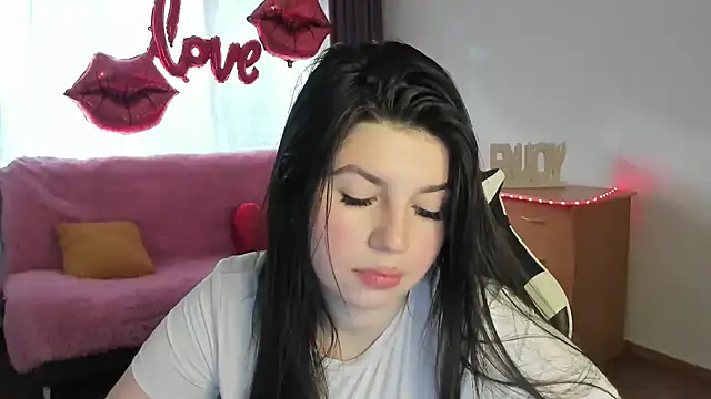Snapshot of KisaModel chatting on April 18, 2026, 1:20 am KisaModel online show from April 18, 2026, 1:20 am