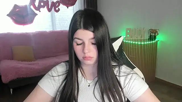 Snapshot of KisaModel chatting on April 28, 2026, 2:27 am KisaModel online show from April 28, 2026, 2:27 am