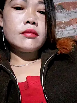 yana-zz online show from December 15, 2025, 4:33 pm