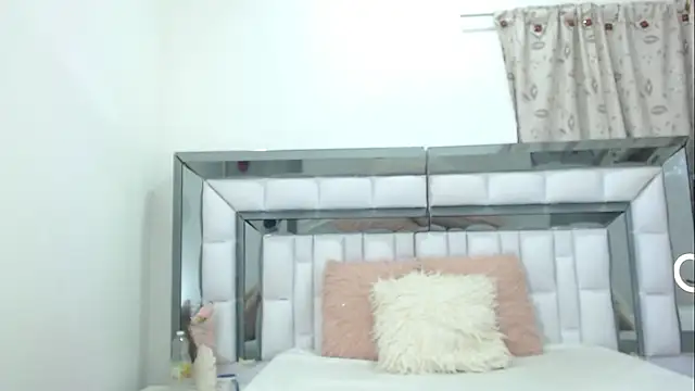 Snapshot of rebecagoldene chatting on December 23, 2025, 9:18 am rebecagoldene online show from December 23, 2025, 9:18 am