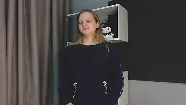 HazeElariel online show from March 16, 2026, 2:43 pm