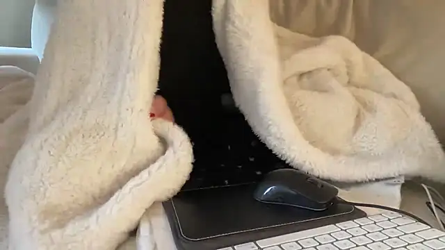 Snapshot of ijustturned18today chatting on December 18, 2025, 10:43 am ijustturned18today online show from December 18, 2025, 10:43 am