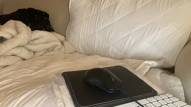 Snapshot of ijustturned18today chatting on January 14, 2026, 4:34 pm ijustturned18today online show from January 14, 2026, 4:34 pm