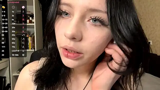 Snapshot of Eva_blo0m chatting on December 18, 2025, 12:33 pm Eva blo0m online show from December 18, 2025, 12:33 pm