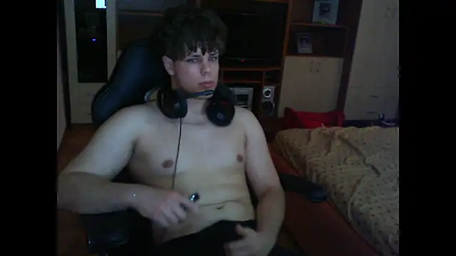 GymGuy0505 online show from December 15, 2025, 9:57 am