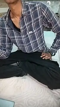 xoupleaura online show from December 20, 2025, 5:31 pm