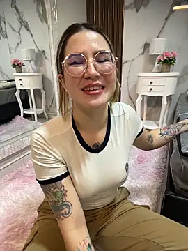 Snapshot of Annyhathatway chatting on May 15, 2026, 10:50 pm Annyhathatway online show from May 15, 2026, 10:50 pm