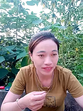 little-effy online show from May 22, 2026, 11:16 am