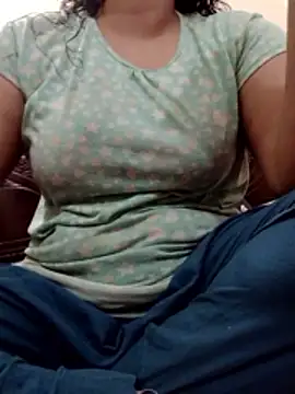 nosrat014 online show from February 10, 2026, 1:48 pm