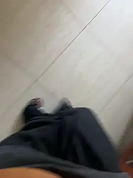 Snapshot of Comeonmyhouse22cm chatting on February 2, 2026, 4:27 pm Comeonmyhouse22cm online show from February 2, 2026, 4:27 pm