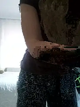 Snapshot of NovaMia chatting on January 17, 2026, 11:26 am NovaMia online show from January 17, 2026, 11:26 am