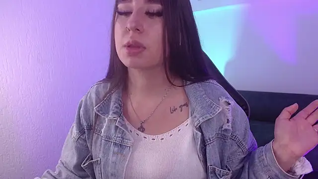 Snapshot of Cherylloviing_ chatting on December 19, 2025, 12:01 pm Cherylloviing online show from December 19, 2025, 12:01 pm