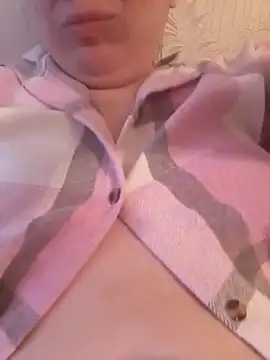 LimonLoveqw online show from April 6, 2026, 2:40 pm