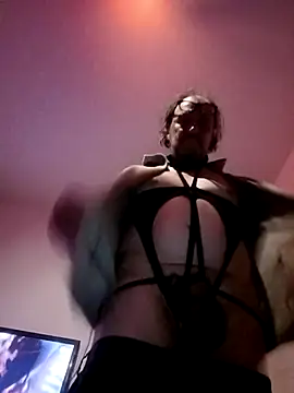 Snapshot of Olivassl22 chatting on April 22, 2026, 6:42 pm Olivassl22 online show from April 22, 2026, 6:42 pm