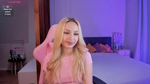 LanaMiracle online show from December 22, 2025, 3:58 am