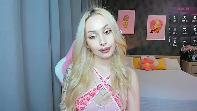 Snapshot of LanaMiracle chatting on February 17, 2026, 4:09 am LanaMiracle online show from February 17, 2026, 4:09 am