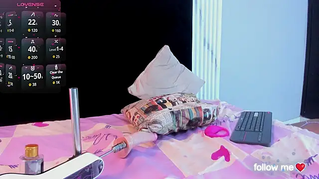 Snapshot of bella_moonlight_cr chatting on January 14, 2026, 12:16 am bella moonlight cr online show from January 14, 2026, 12:16 am