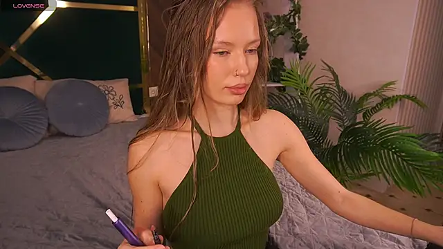 MollyyMayy online show from March 5, 2026, 2:46 pm