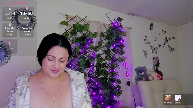 Juli castillo1 online show from May 25, 2026, 2:23 pm