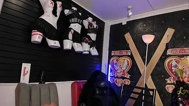 Snapshot of MiaFox_03 chatting on February 24, 2026, 1:53 pm MiaFox 03 online show from February 24, 2026, 1:53 pm