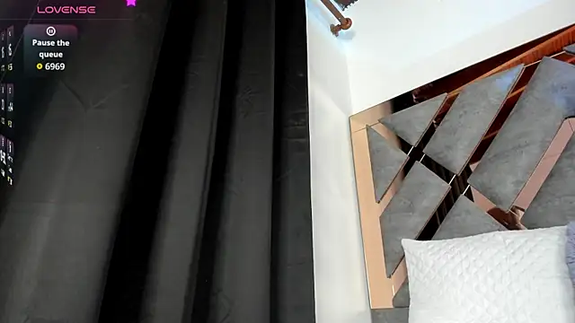 Cheerry Lee  online show from January 7, 2026, 11:23 am