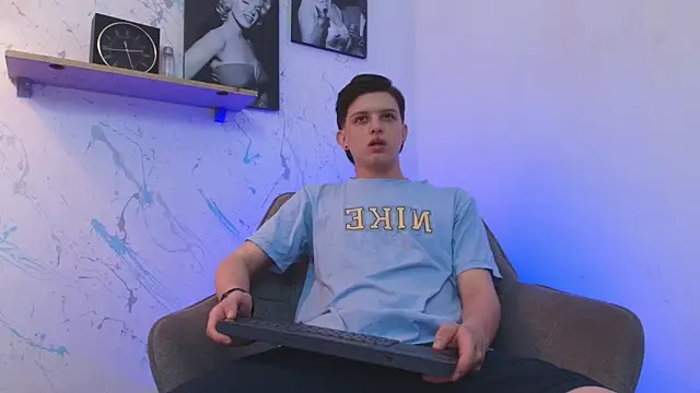 sebastamayo  online show from April 10, 2026, 12:54 pm