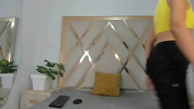 Selenaasm online show from December 20, 2025, 8:38 pm