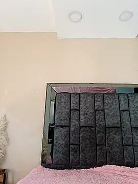 Jasmineloki online show from February 22, 2026, 8:29 pm