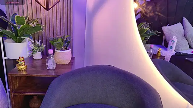 vicky lopez online show from April 12, 2026, 2:49 am