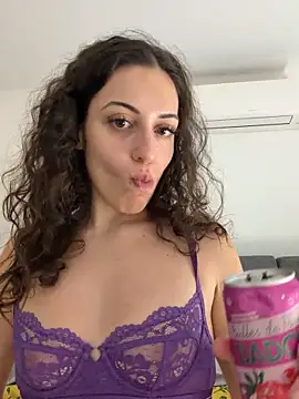 Snapshot of CoquineCharmeuse chatting on May 11, 2026, 1:06 pm CoquineCharmeuse online show from May 11, 2026, 1:06 pm