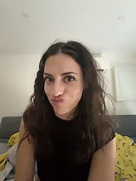 Snapshot of CoquineCharmeuse chatting on May 12, 2026, 12:24 pm CoquineCharmeuse online show from May 12, 2026, 12:24 pm