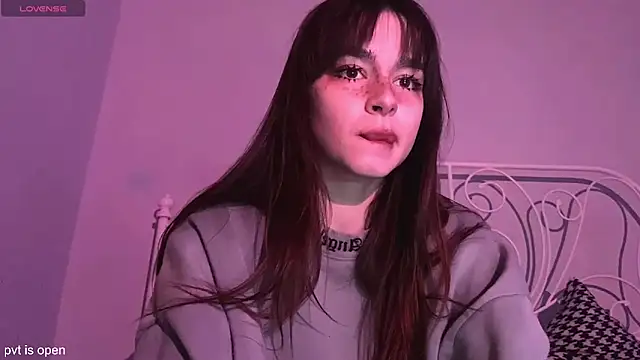 Snapshot of xx_lily chatting on December 23, 2025, 4:32 am xx lily online show from December 23, 2025, 4:32 am