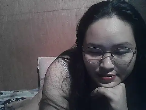 Snapshot of yummy_jyra02167 chatting on January 8, 2026, 12:02 am yummy jyra02167 online show from January 8, 2026, 12:02 am