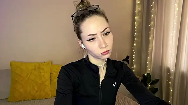 sun under skyy online show from February 22, 2026, 2:02 am