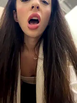 Snapshot of YeaLina chatting on December 14, 2025, 10:42 am YeaLina online show from December 14, 2025, 10:42 am