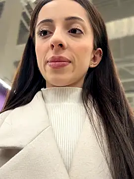 Snapshot of YeaLina chatting on December 17, 2025, 10:10 am YeaLina online show from December 17, 2025, 10:10 am