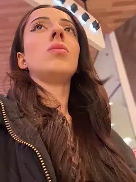 Snapshot of YeaLina chatting on December 23, 2025, 10:13 am YeaLina online show from December 23, 2025, 10:13 am