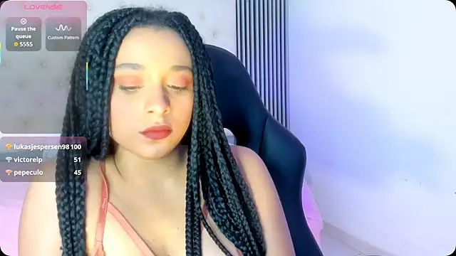 khiara    online show from December 20, 2025, 9:22 pm