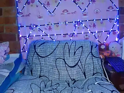 Snapshot of LunaVinxxen chatting on February 12, 2026, 4:40 am LunaVinxxen online show from February 12, 2026, 4:40 am