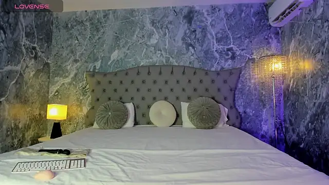 EVANGELIINE 21 online show from April 4, 2026, 6:49 pm