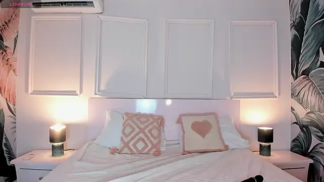 EVANGELIINE 21 online show from April 6, 2026, 6:53 pm