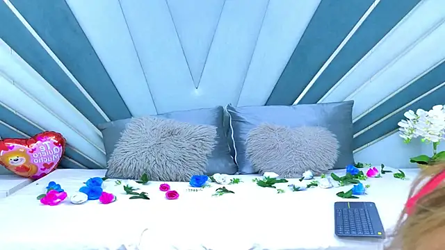 DulceeEsmeralda online show from February 12, 2026, 7:09 pm