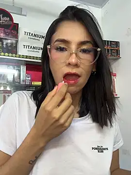 lunaluxury22 online show from March 30, 2026, 1:45 pm