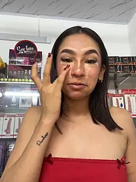 lunaluxury22 online show from April 13, 2026, 11:05 am